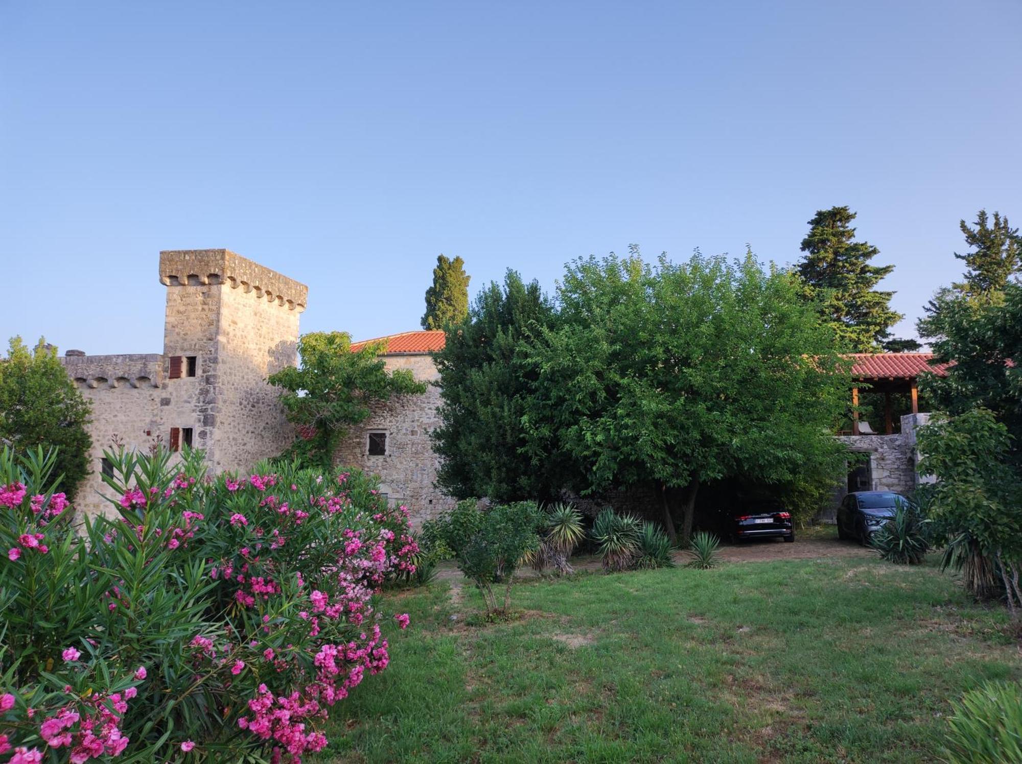 Jankovich Castle Apartment Benkovac Exterior photo