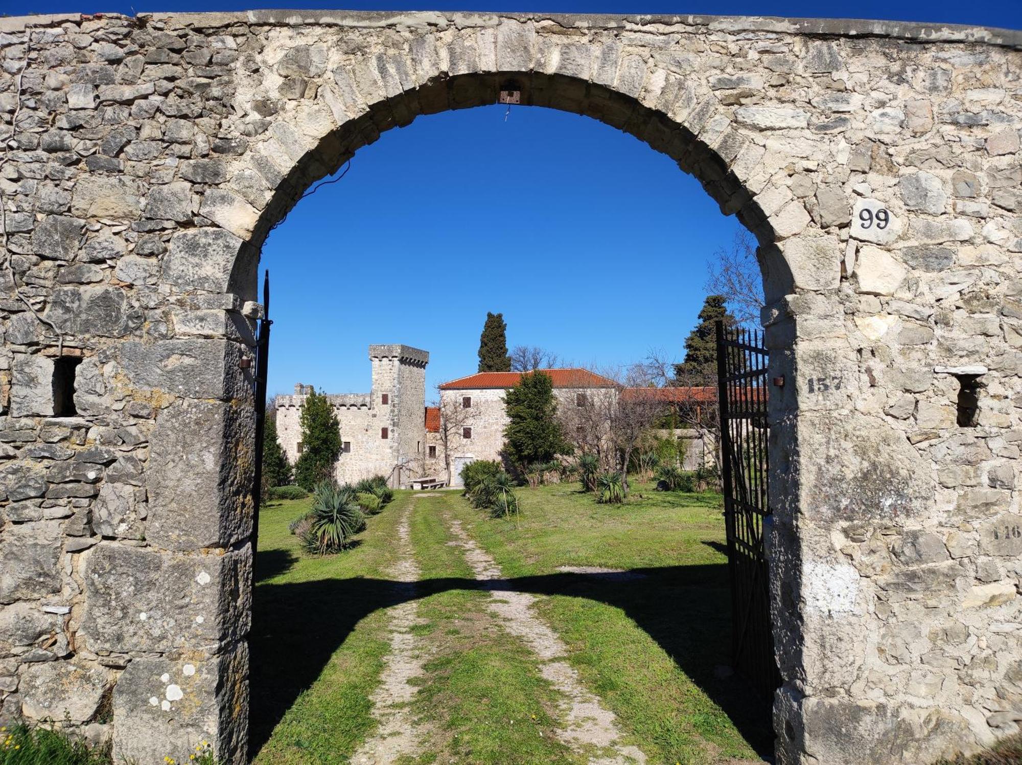 Jankovich Castle Apartment Benkovac Exterior photo